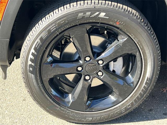 new 2025 Jeep Grand Cherokee car, priced at $37,625