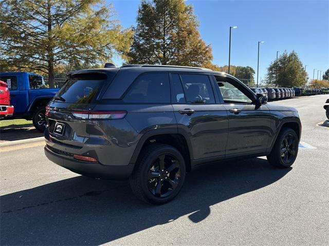new 2025 Jeep Grand Cherokee car, priced at $37,625