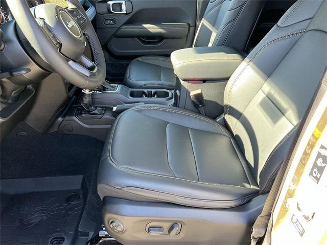 new 2025 Jeep Gladiator car, priced at $43,471