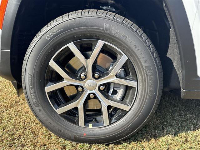 new 2025 Jeep Grand Cherokee L car, priced at $37,400