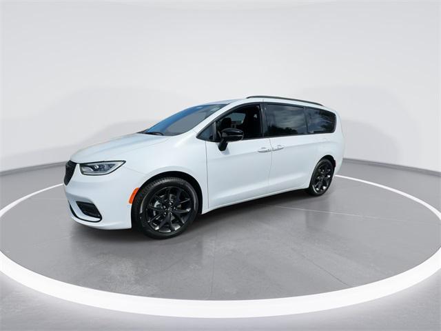 new 2026 Chrysler Pacifica car, priced at $46,044