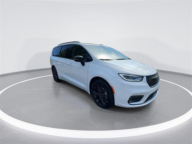 new 2026 Chrysler Pacifica car, priced at $46,044