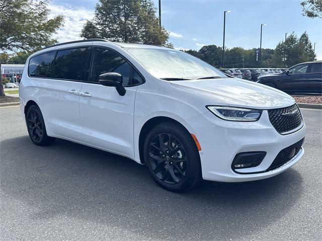 new 2026 Chrysler Pacifica car, priced at $46,044