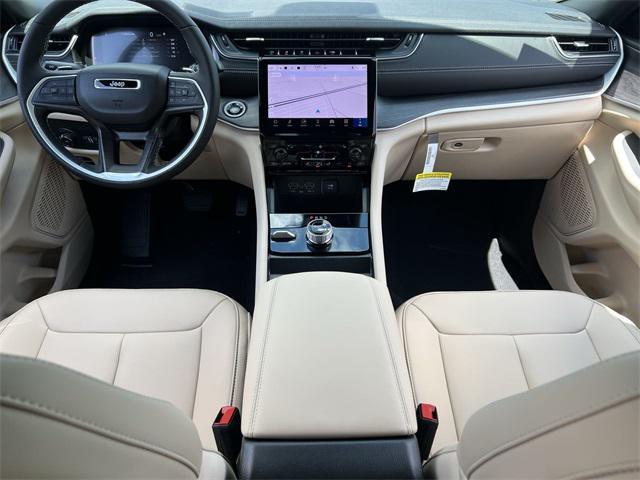 new 2025 Jeep Grand Cherokee car, priced at $39,056