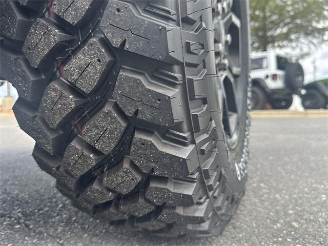 new 2025 Jeep Gladiator car, priced at $42,587