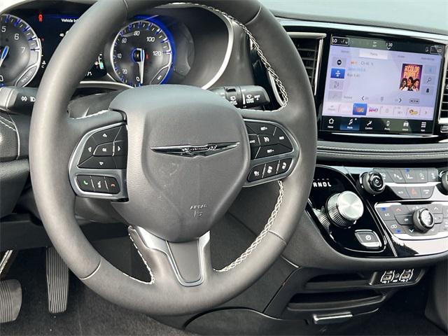 new 2025 Chrysler Pacifica car, priced at $39,791
