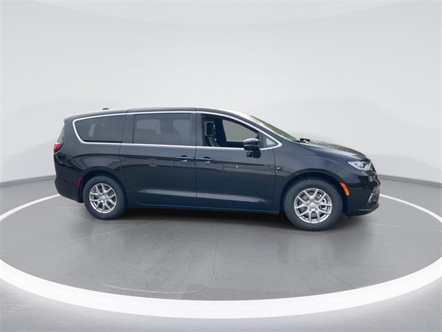 new 2025 Chrysler Pacifica car, priced at $39,791
