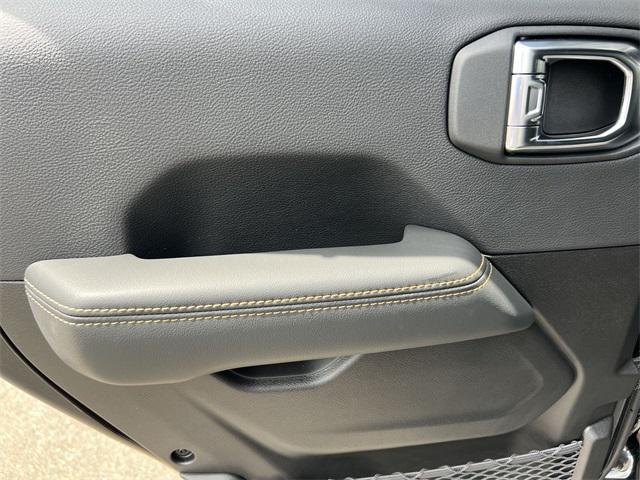 new 2025 Jeep Wrangler car, priced at $47,815