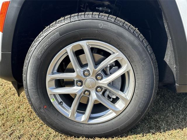 new 2025 Jeep Grand Cherokee car, priced at $33,825