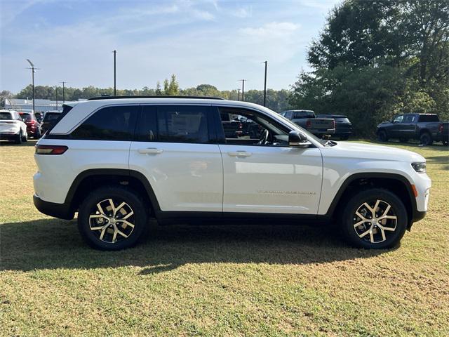 new 2025 Jeep Grand Cherokee car, priced at $36,400