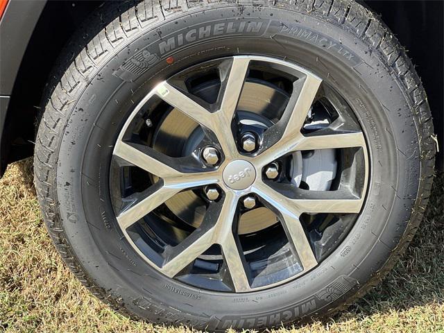 new 2025 Jeep Grand Cherokee car, priced at $36,400