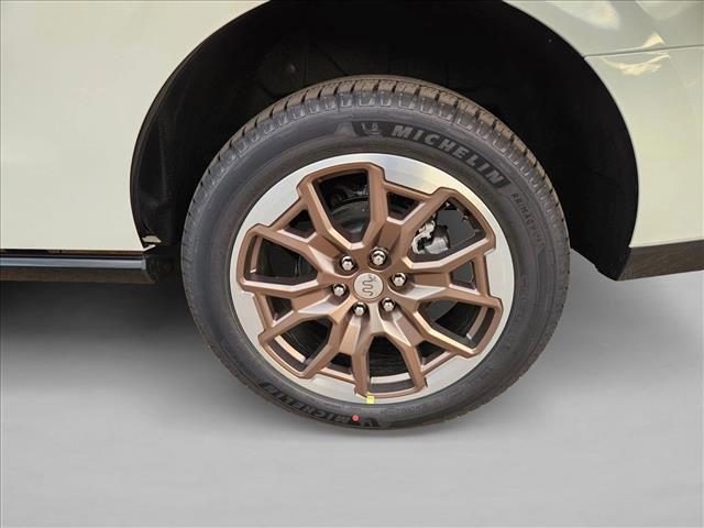 new 2025 Ford Expedition car, priced at $82,901