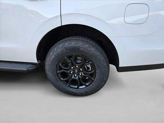 new 2025 Ford Expedition car, priced at $61,090