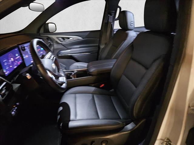 used 2025 Chevrolet Traverse car, priced at $36,525