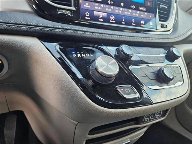 used 2021 Chrysler Pacifica Hybrid car, priced at $21,882