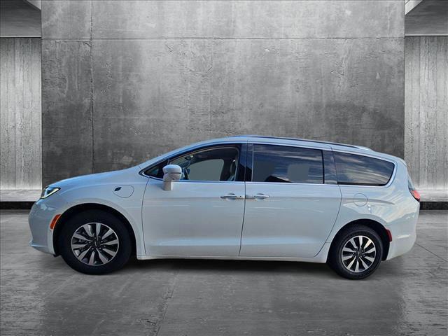 used 2021 Chrysler Pacifica Hybrid car, priced at $21,882