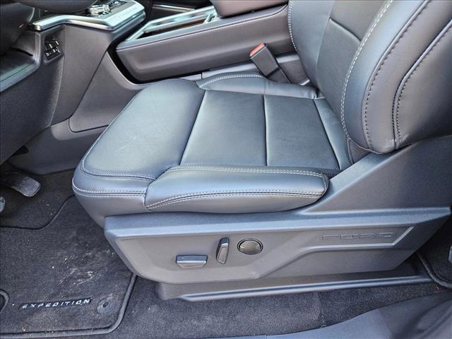 new 2025 Ford Expedition car, priced at $78,332