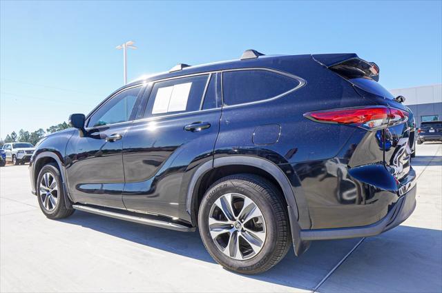 used 2020 Toyota Highlander car, priced at $26,145