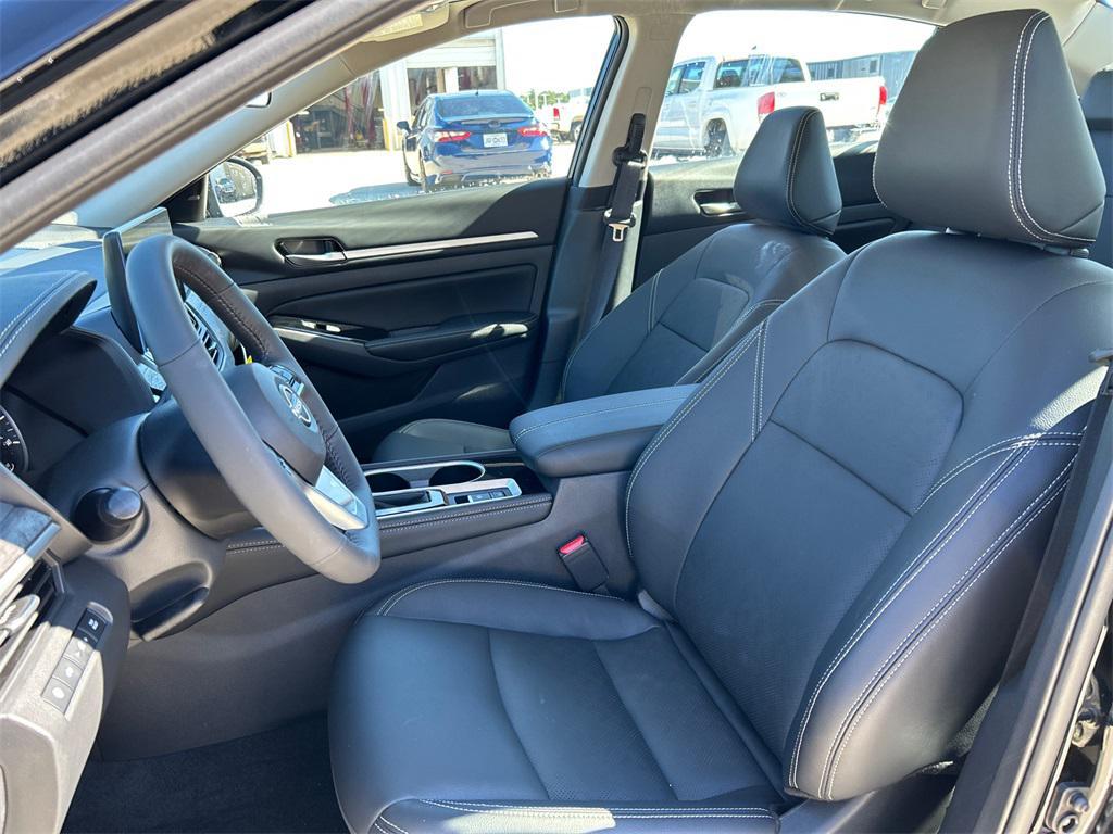 new 2025 Nissan Altima car, priced at $32,999