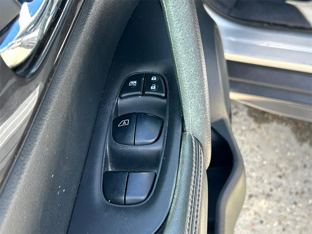 used 2018 Nissan Rogue car, priced at $15,107