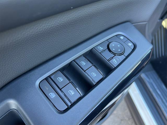 new 2025 Nissan Pathfinder car, priced at $35,218