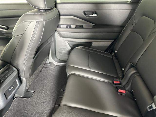 new 2025 Nissan Pathfinder car, priced at $40,378