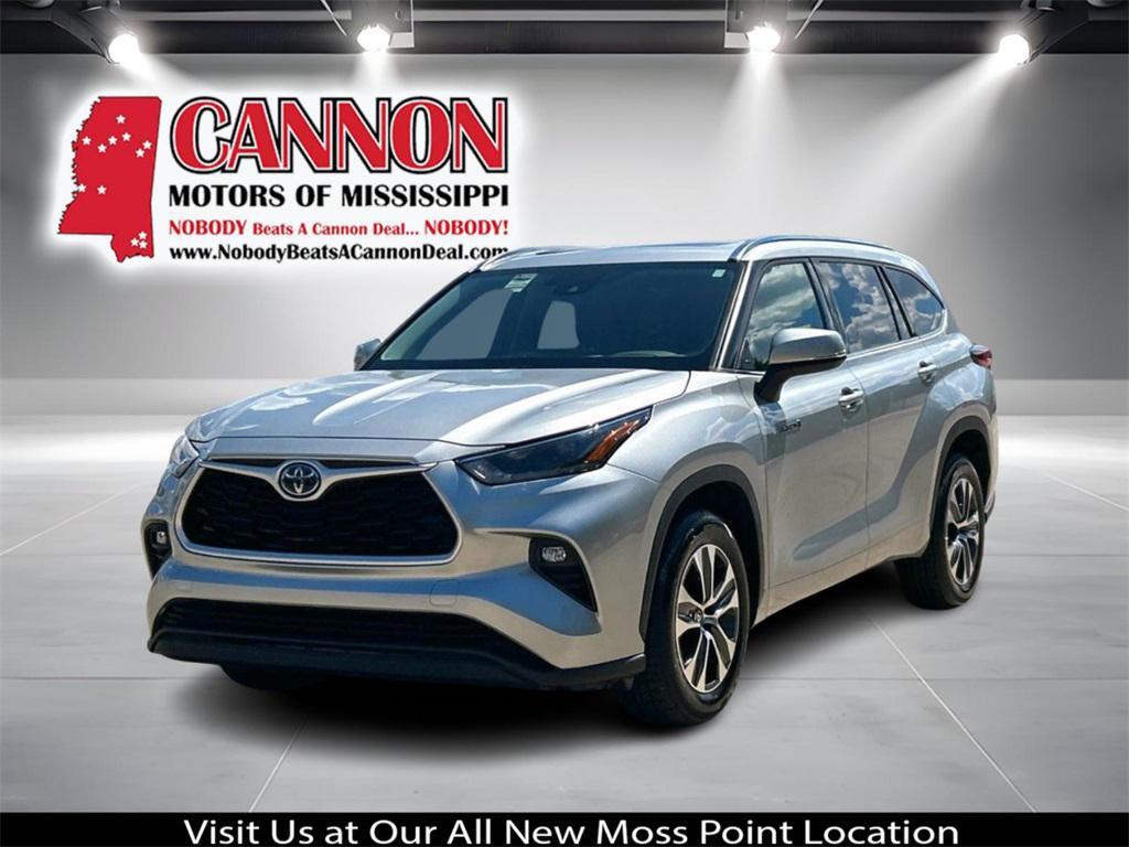 used 2021 Toyota Highlander Hybrid car, priced at $35,438