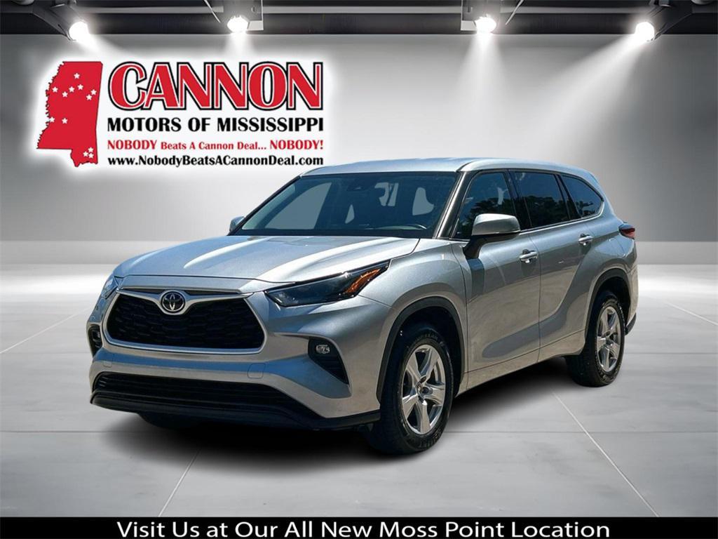 used 2022 Toyota Highlander car, priced at $31,891