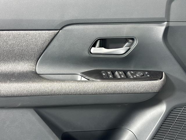 new 2025 Nissan Kicks car, priced at $25,650
