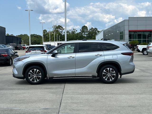 used 2025 Toyota Highlander car, priced at $48,988