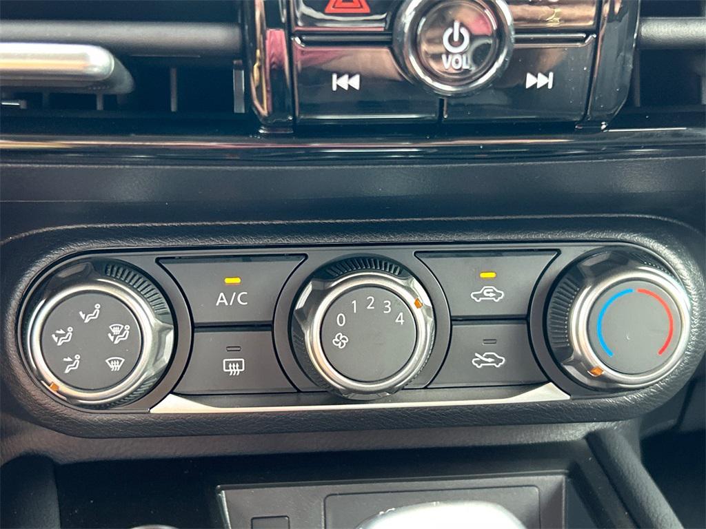 new 2025 Nissan Kicks car, priced at $25,299