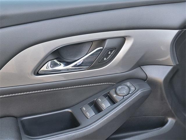 used 2022 Chevrolet Traverse car, priced at $23,476