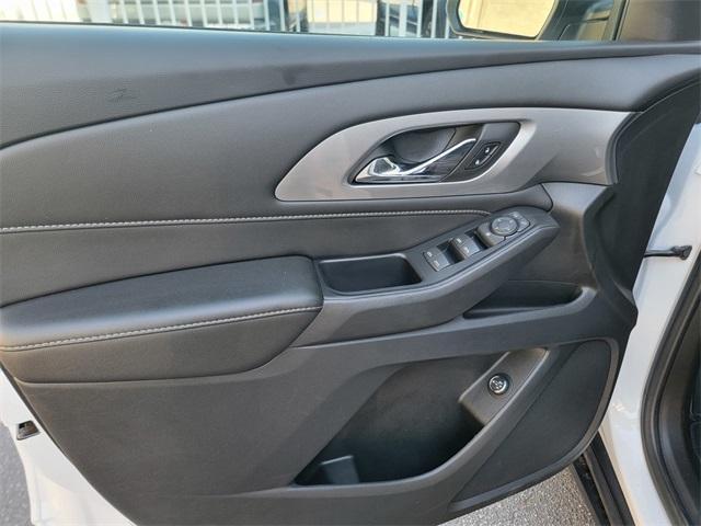 used 2022 Chevrolet Traverse car, priced at $23,476
