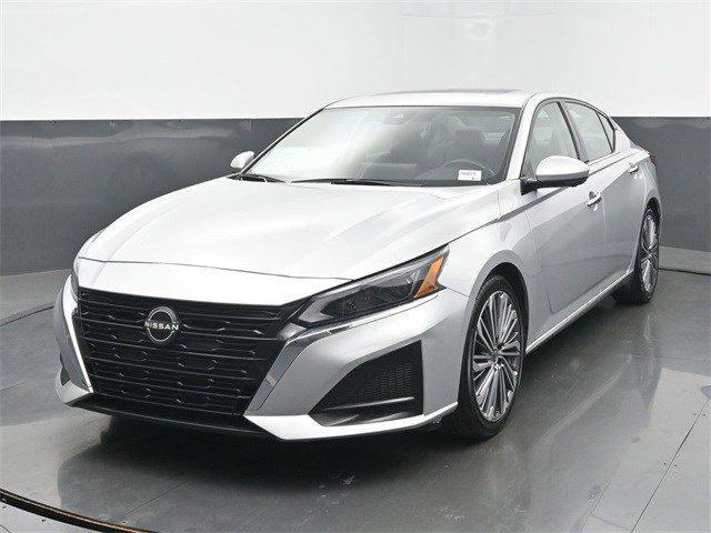 used 2023 Nissan Altima car, priced at $25,889