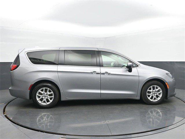 used 2018 Chrysler Pacifica car, priced at $11,499