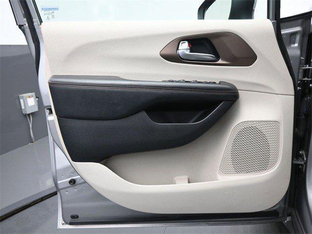 used 2018 Chrysler Pacifica car, priced at $11,499