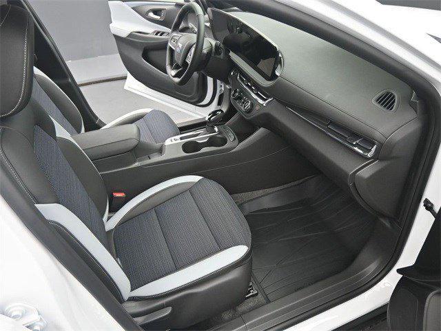 new 2025 Buick Envista car, priced at $26,340