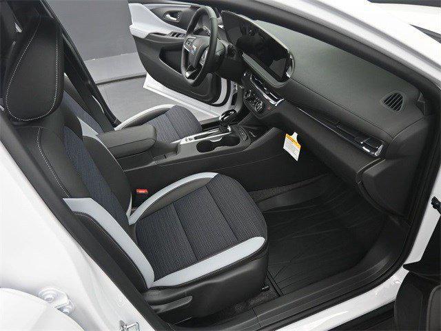 new 2025 Buick Envista car, priced at $27,530