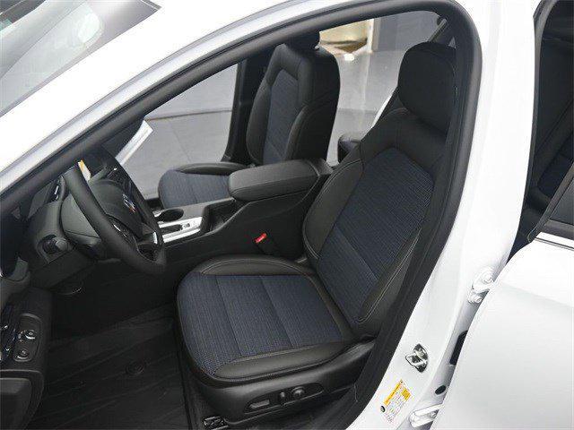 new 2025 Buick Envista car, priced at $27,530