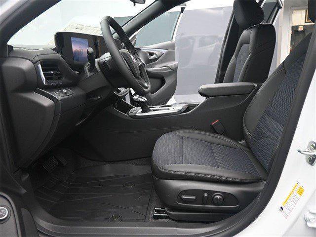 new 2025 Buick Envista car, priced at $27,530