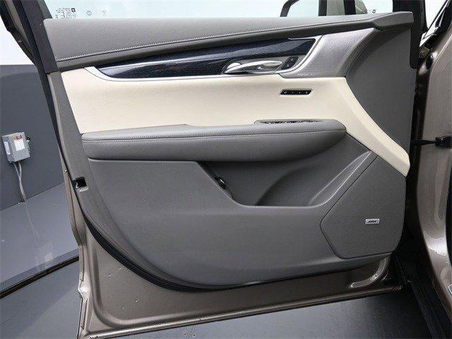 used 2022 Cadillac XT6 car, priced at $38,999