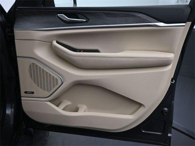 used 2022 Jeep Grand Cherokee car, priced at $33,999