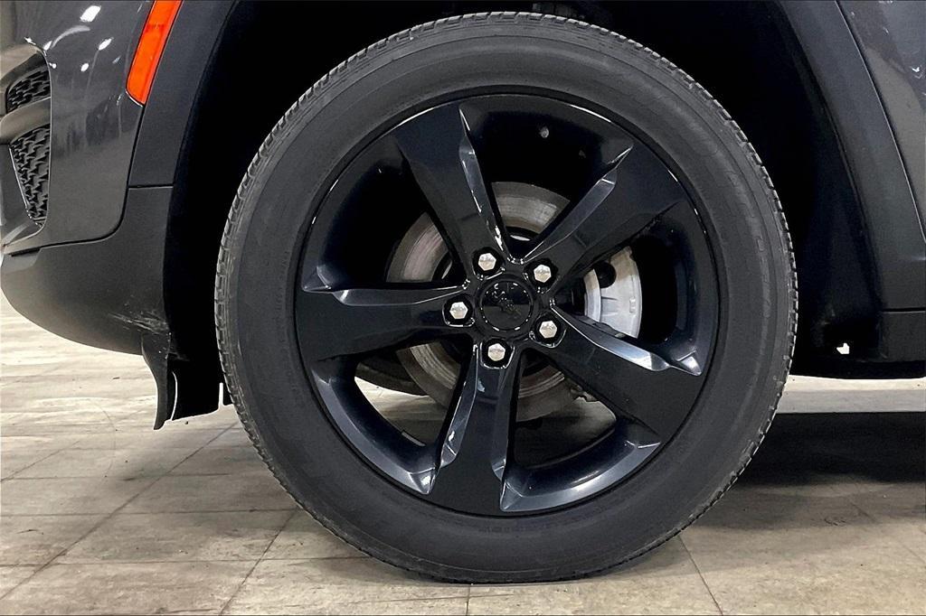 used 2023 Jeep Grand Cherokee car, priced at $32,890