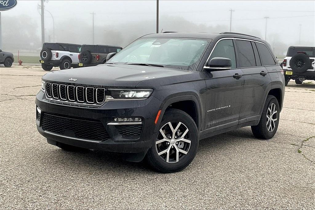 used 2024 Jeep Grand Cherokee car, priced at $33,925