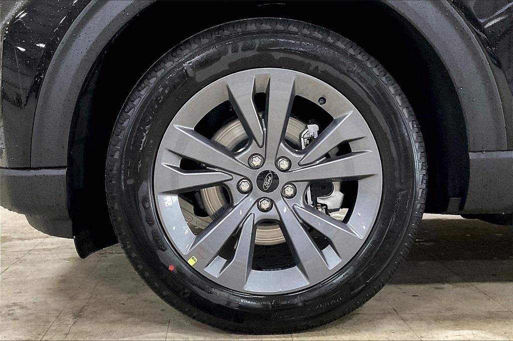 new 2025 Ford Explorer car, priced at $45,633