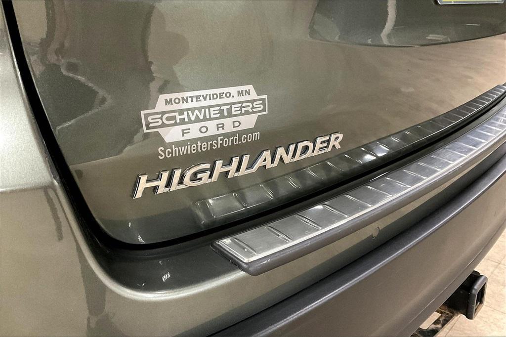 used 2019 Toyota Highlander Hybrid car, priced at $26,258