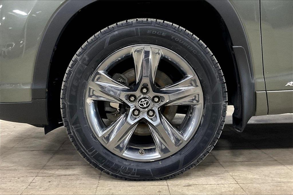 used 2019 Toyota Highlander Hybrid car, priced at $26,258