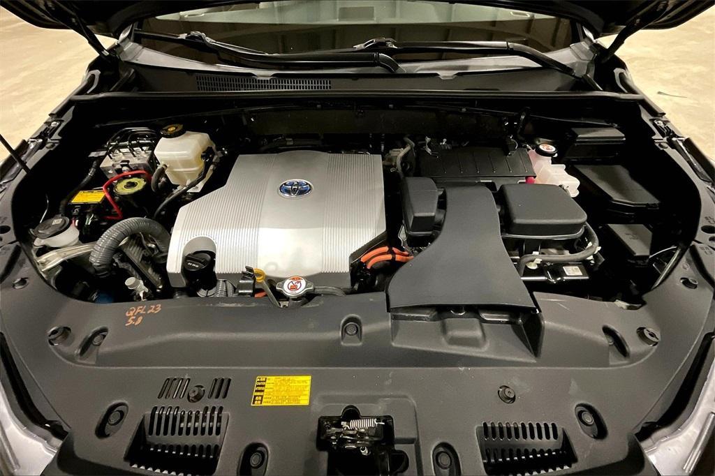 used 2019 Toyota Highlander Hybrid car, priced at $26,258