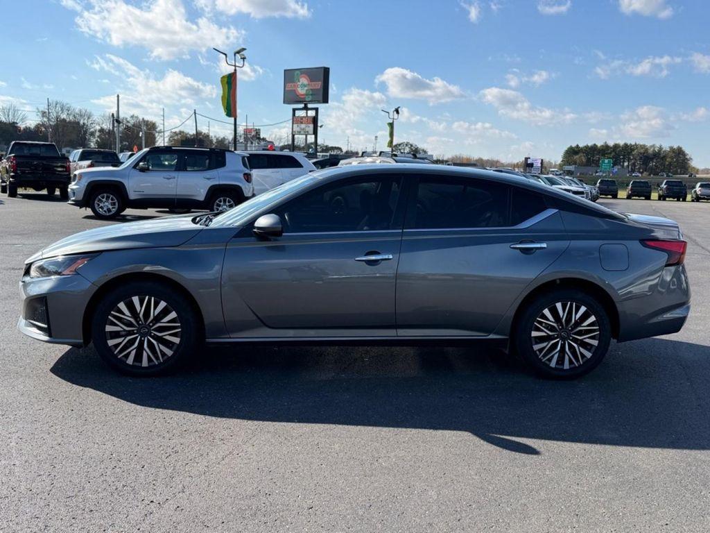 used 2023 Nissan Altima car, priced at $22,880