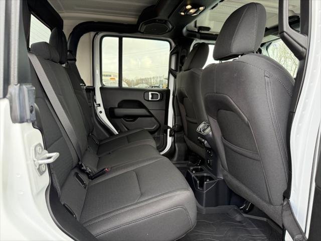 used 2022 Jeep Gladiator car, priced at $35,400